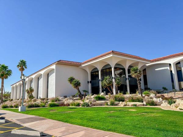 🌤 Private Office with Window – Comfortable & Professional Space! 1