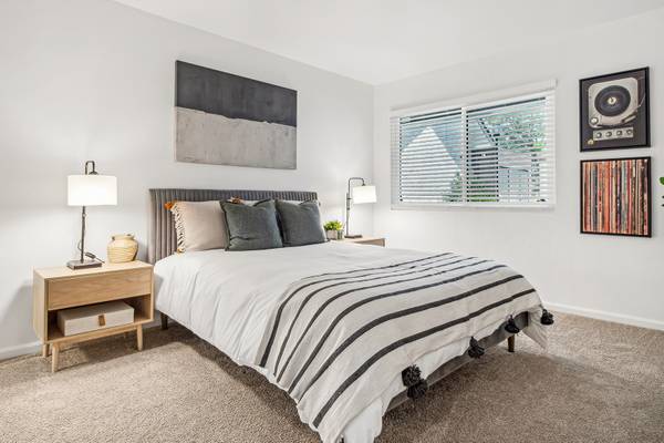 $2,615 / 1br - 628ft2 - State-of-the-Art Fitness Center, Granite Countertops, Two Dog Parks63800304639363124