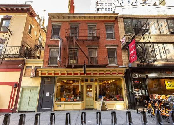 $3,200,000 / 2br - 2421ft2 - Oasis In Chelsea: Mix-Use duplex with Private Roof Deck Plus Air Right (Chelsea)64033458137857120