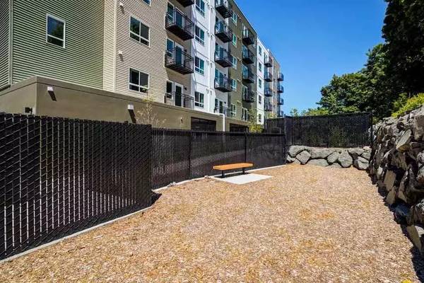 $2,121 / 2br - 715ft2 - Location is key! Stellar 2 bed, 1 bath in Seatac's core. (Seatac)64031135595649122
