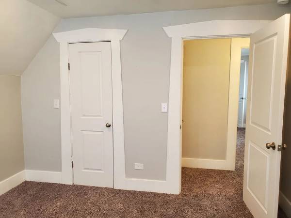 $900 / 1br - 500ft2 - 1 bedroom with built ins dressers and walk in closet. (Bremerton)63866942146433124