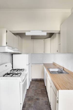 $990 / 1br - Clean and Cozy 1-Bedroom, 1-Bath Apartment---1970 Byron St64055520259714121