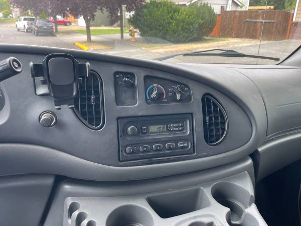 Furgoneta Ford E-250 2004 - $3500 (Buckley)63617855603331124