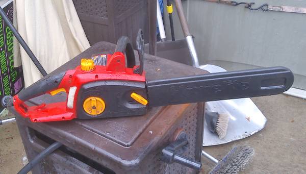Homelite 16 in. 12 Amp Electric Corded Chainsaw - $40 (Staten Island)63471378526467121