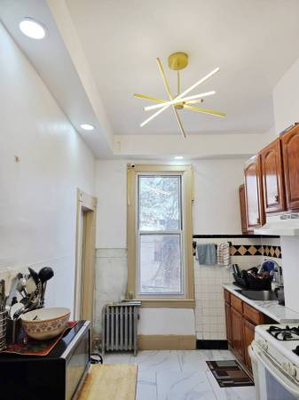 $725 / 72ft2 - Very Small Room With Large Window, 1 Block to J Train, 15 Min To City (Brooklyn)63816575724419122
