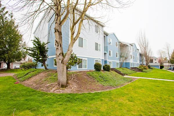 $1,515 / 2br - 945ft2 - 2nd-Floor 2-Bedroom Apartment Available Now - #203 (Gateway)63977277210498122