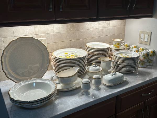 REDUCED. -  13 PLACE SETTINGS OF MIKASA STONEWARE w/EXTRAS 1