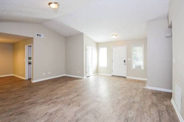 $1,275 / 3br - 1595ft2 - Spacious 3 bedroom available in Marietta (Marietta)64045869156227122