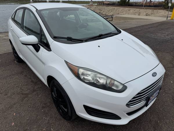 2016 Ford Fiesta S "transmisión manual de 5 velocidades, bajos 124 mil km" - $3,999 (5 W 18th st. ste F National City)63440694316931123