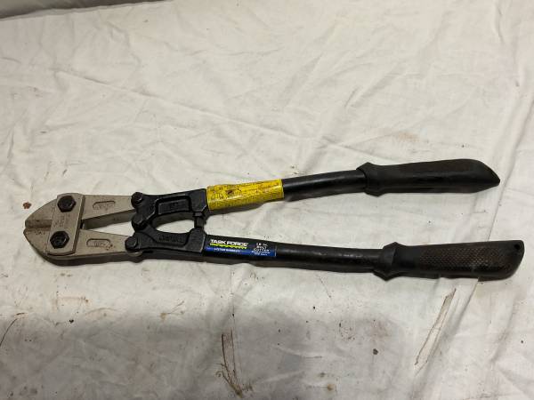 Task Force Bolt Cutters (18”) 1
