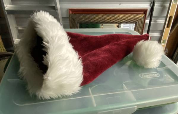 Santa Lost His Hat! 1