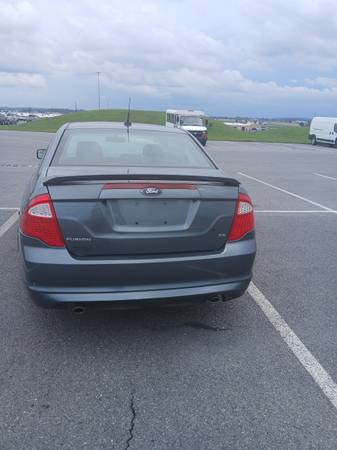 Sedán confiable - $3,000 (Williamstown)63612117526787124