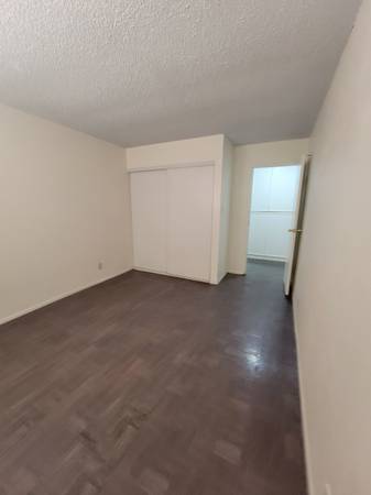 Muy limpio 2 BR $1,150 DISPONIBLE AHORA (Tropicana y Maryland Pkwy)63860185544579121