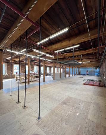 $5,400 / 4660ft2 - Shipping / Production Space Near Dover (LM201) (Rollinsford, NH)63931791047811121