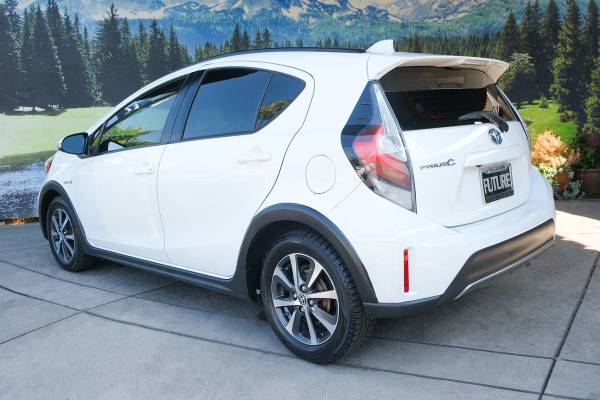 2018 Toyota Prius c Two hatchback Super White - $16,995 (CALL 323-380-1127 FOR AVAILABILITY)63615861514881123