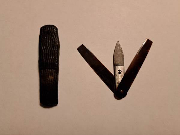 Antique Medical Cased Bloodletting Lancet 1