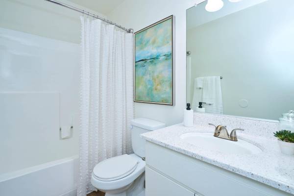 2bd2ba, Gated Community, Assigned Parking, 24Hr Laundry 1