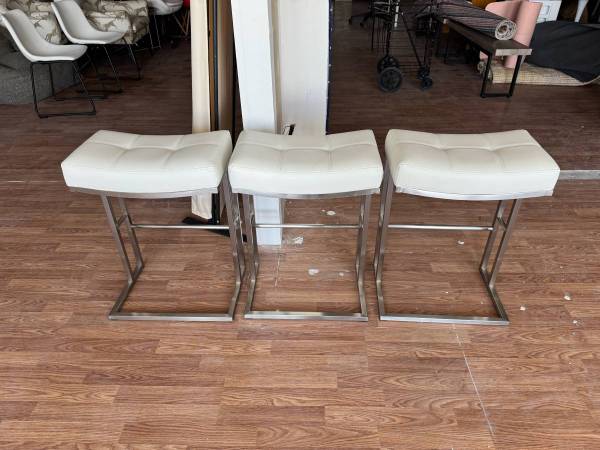 Three Pre-owned White Upholstered Bar stool, Counter Height 27" 1