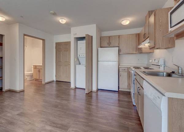 $1,684 / 2br - Additional Storage, Carpeting, Clubhouse (9615 Holly Drive, Everett, WA)63948084146946123