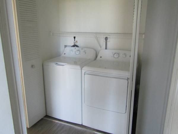 $2,130 / 2br - 2 bedroom 2 bath move in immediately, very clean, remodeled (West Palm Beach)64049279264515121