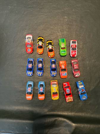 15 Hot Wheels Racing Cars 1