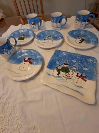 Holiday/winter place settings with 8 glasses 1
