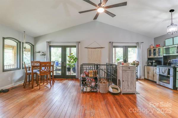 $450,000 / 2br - 1500ft2 - 1554 Pisgah Highway (Candler)64029207032451122