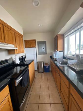 2 BDRM APT W/ TRADITIONAL LIVING & DINING ROOM 1 BLOCK FROM UCB! 1