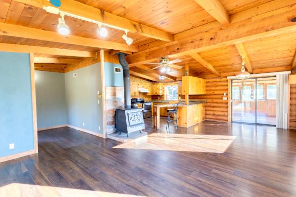 $449,000 / 3br - 01400ft2 - Log Home near Florence! (5819 Lawrence Lane)64287794492035124