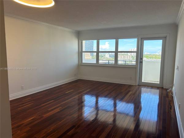 $2,100 / 1br - FABULOUS AND AMAZING 1 BED 1 BATH UNIT (HALLANDALE)63906442261507122