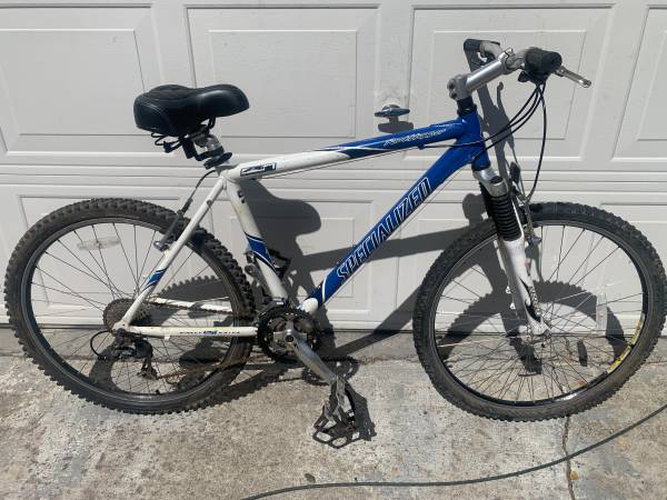 Specialized Rockhopper Hardtail Mountain Bike 24 speeds 26" tires 1