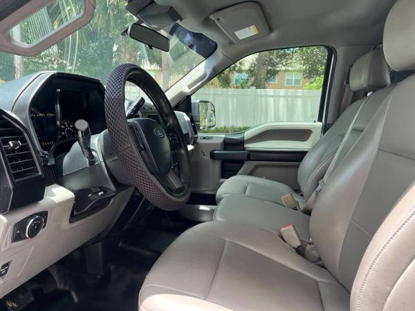 Camioneta pickup Ford F-150 4D Crew Cab 2020 - $19,800 (Largo)63443316220291124