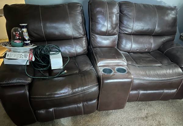 Sofá reclinable y sillón individual - $200 (Hanceville)62970099764099121