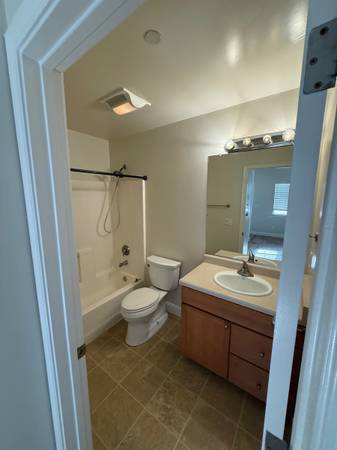 $1,950 / 1br - Schedule a showing today! Available Now! Private coastal 1bed 1bath64009499487491124