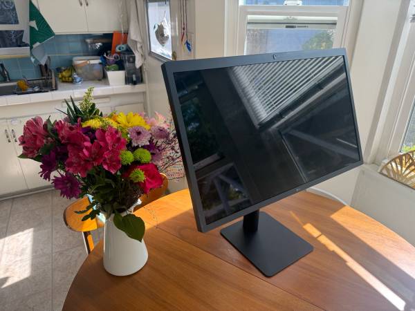 Lg UltraFine 5K 27" Thunderbolt Monitor 1
