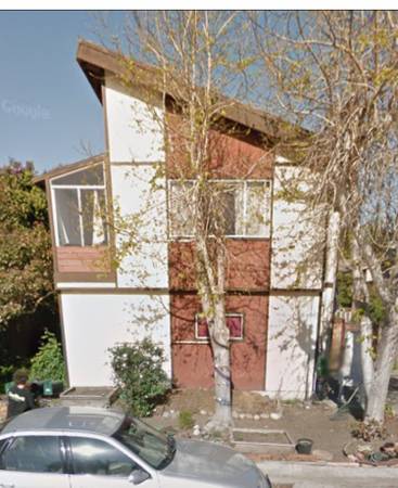 2 adjacent rooms- rent one or both! Near beach, bus, and stores 1