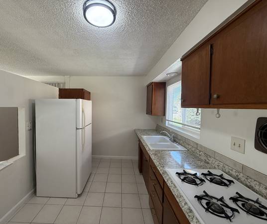 $1,900 / 2br - 617 W Ocean #B (Lompoc)63663871152771123