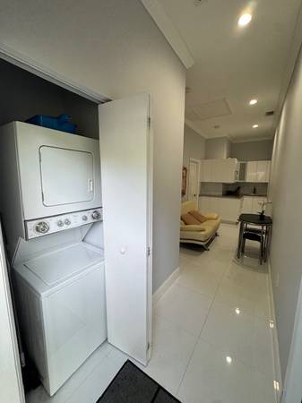 $2,000 / 2br - 2/2 Efficiency Guest Quarters private entrance & utilities included (Kendall)64049098373249122