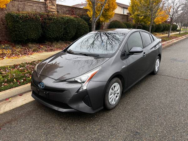 2017 Toyota Prius 1