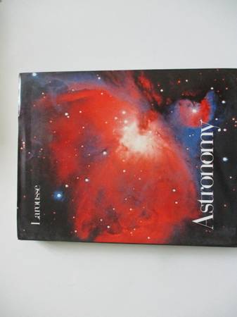 Larousse ASTRONOMY 1