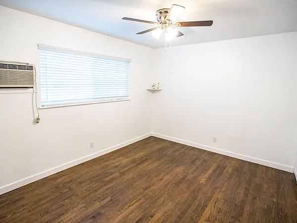 $1,000 / 2br - 🍁Beautifully updated 2 bedroom 1 bathroom front unit🍁 (Camarillo, CA)63758149577475122