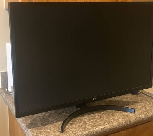 LG 32” monitor for computer 1