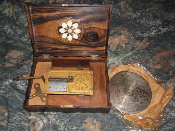 Junghans Music Box with 5 Metal Disc and works wow 1