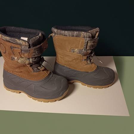 Boots Ozark Trail young boy size 11 1