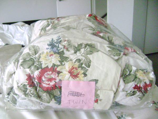 GUESS twin bed set + comforter 1