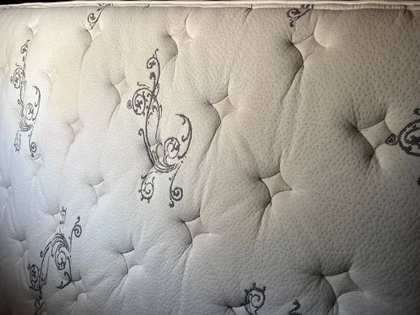 Serta Perfect Sleeper Creekside King size Mattress 1