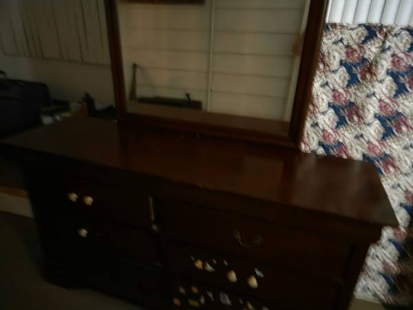 Dresser 1
