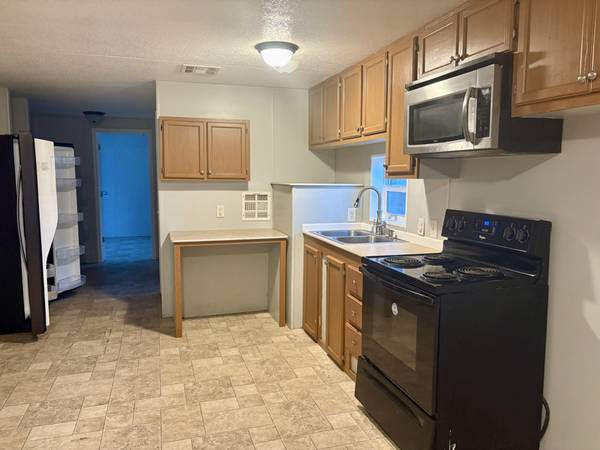 $1350.00 / 3br - 715 Center St E Trlr 12763963189192579123