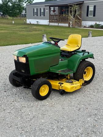 425 John Deere mower 1