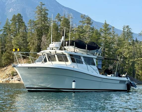 2013 33' Ocean Sport Roamer 1